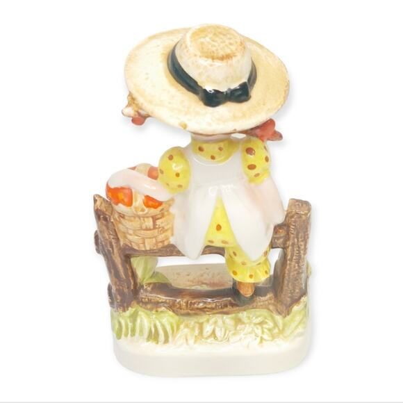 American Greetings Holly Hobby Figure Collection "To the house of a Friend " - Picture 2 of 3